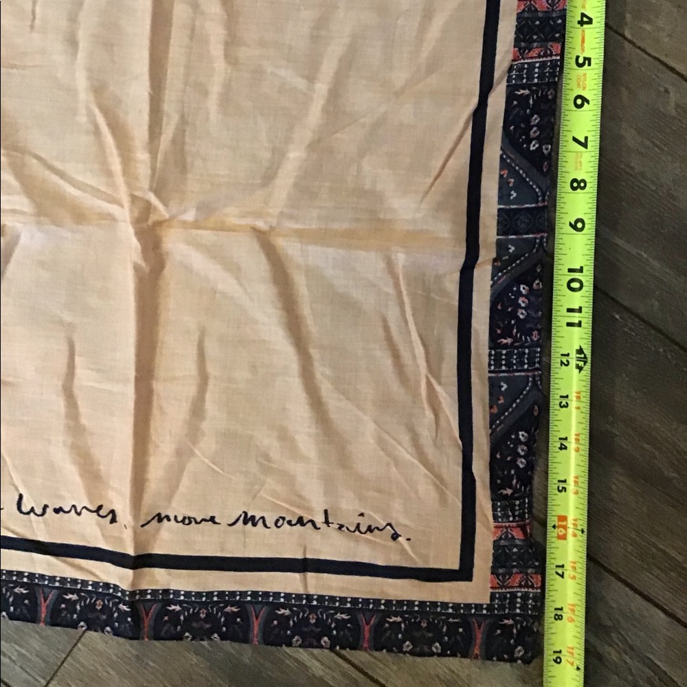 Beautiful brand new peachy Roxy square scarf - Picture 4 of 5